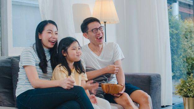 ilustrasi quality time bersama keluarga (freepik.com/tirachardz)