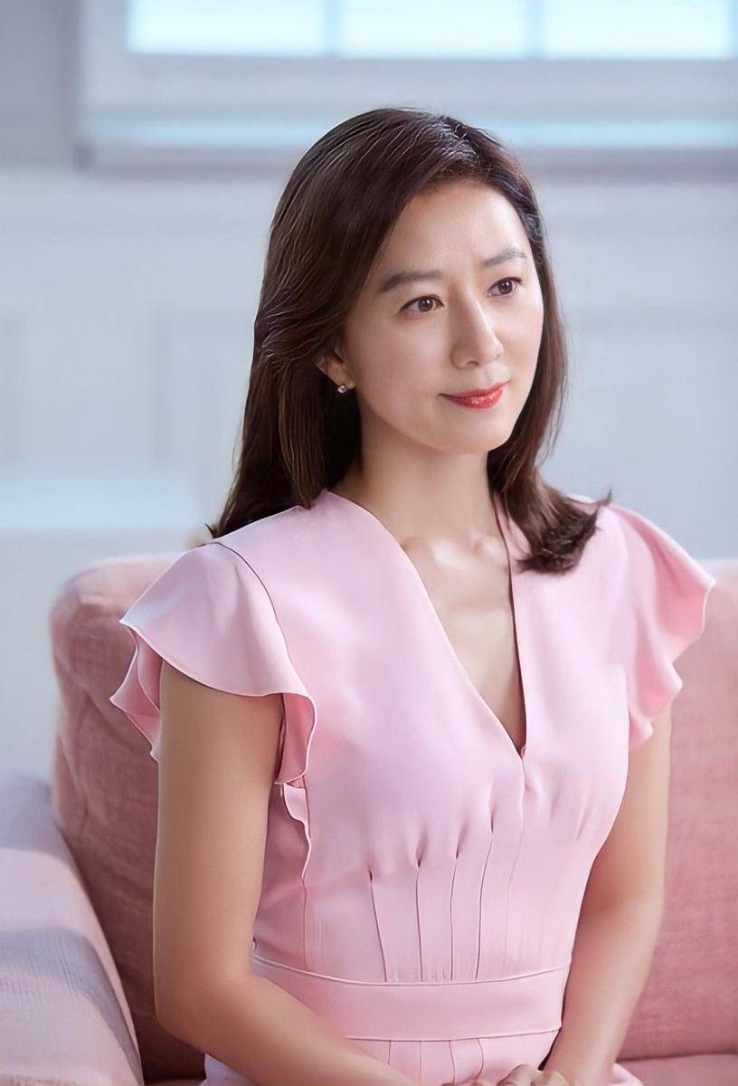Kim Hee Ae (instagram.com/yg_stage)