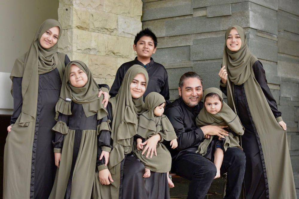 Veve Zulfikar dan keluarga (instagram.com/veve_zulfikar)
