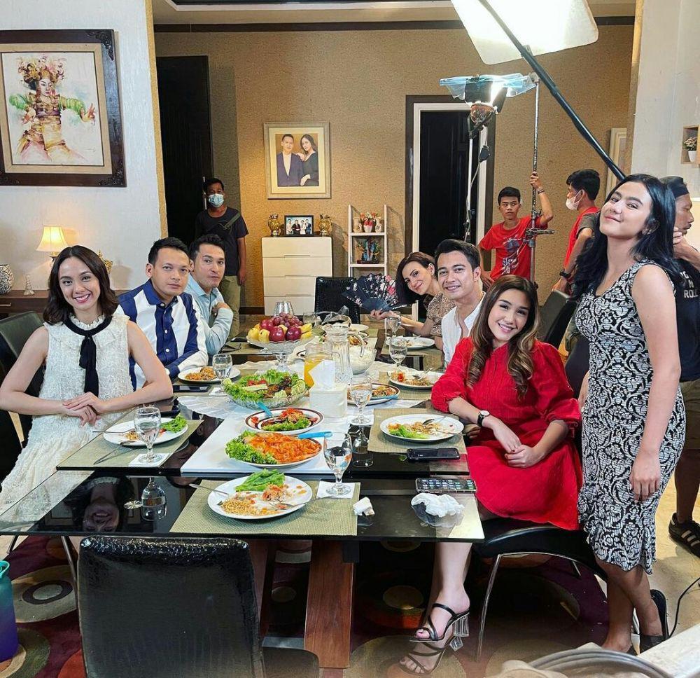 Wanda Hamidah, Eza Gionino, dan pemain sinetron Suci Dalam Cinta (instagram.com/ezagio)