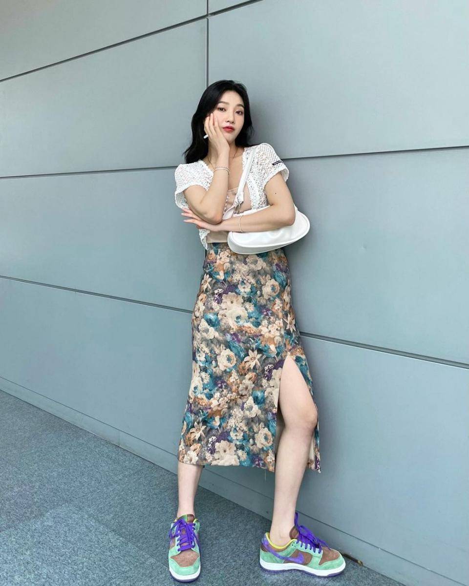 Rok ala Joy Red Velvet (instagram.com/_imyour_joy)