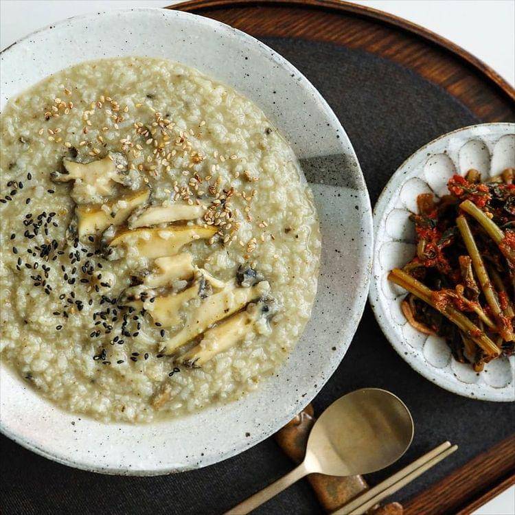 jeonbokjuk (instagram.com/hangook.hk)