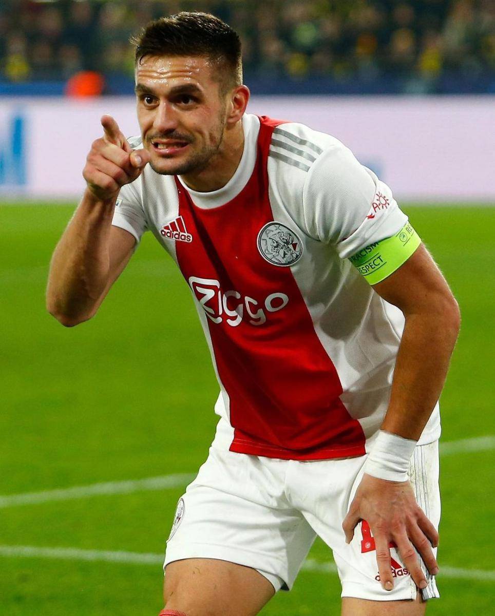 Dusan Tadic, kapten dari timnas Serbia dan juga Ajax Amsterdam , saat beraksi di lapangan. (instagram.com/dusantadic)