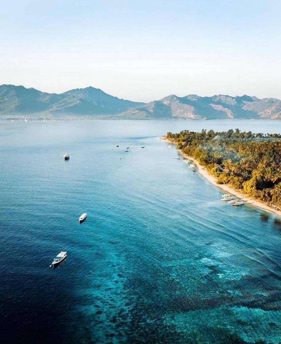 Gili Air (instagram.com/flowersandfireyoga)