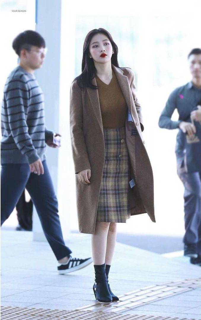 Rok ala Joy Red Velvet (instagram.com/redvelvetoutfits)