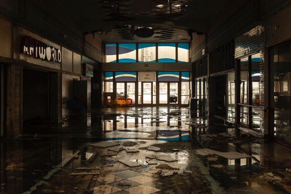 10 Mall Terbengkalai di Dunia yang Seram Abis, Termasuk di Indonesia!