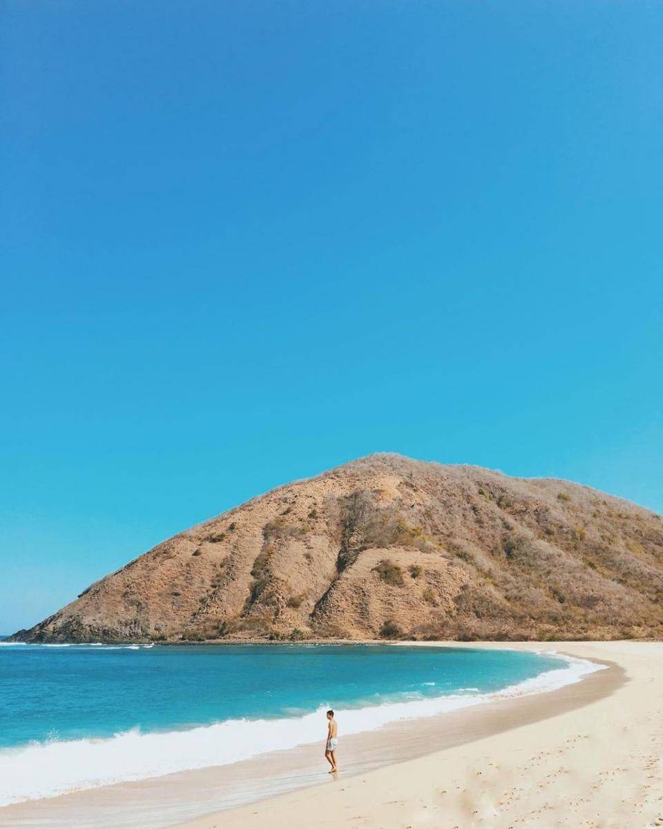 Pantai Mawun (instagram.com/ajipraas)