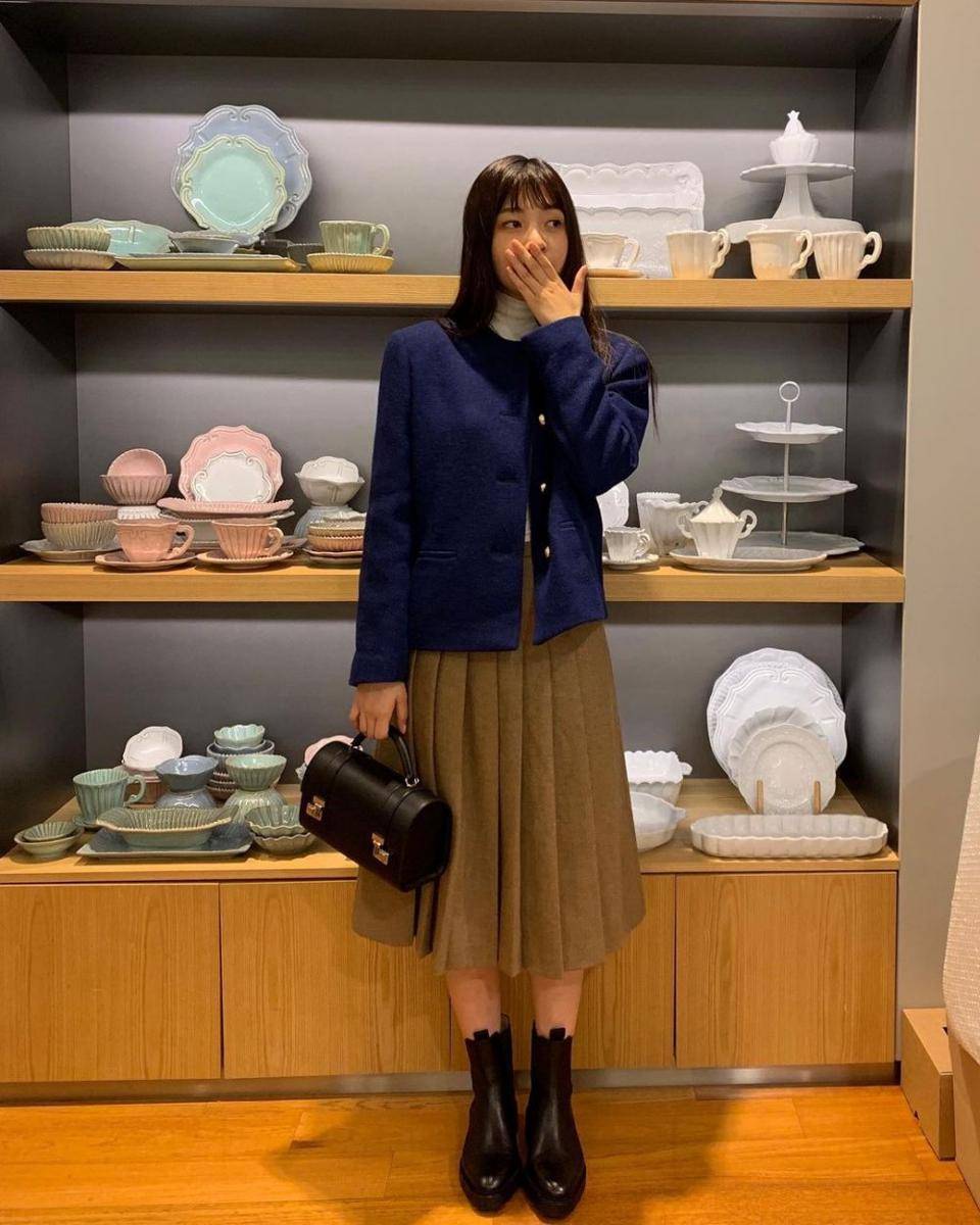 Rok ala Joy Red Velvet (instagram.com/_imyour_joy)