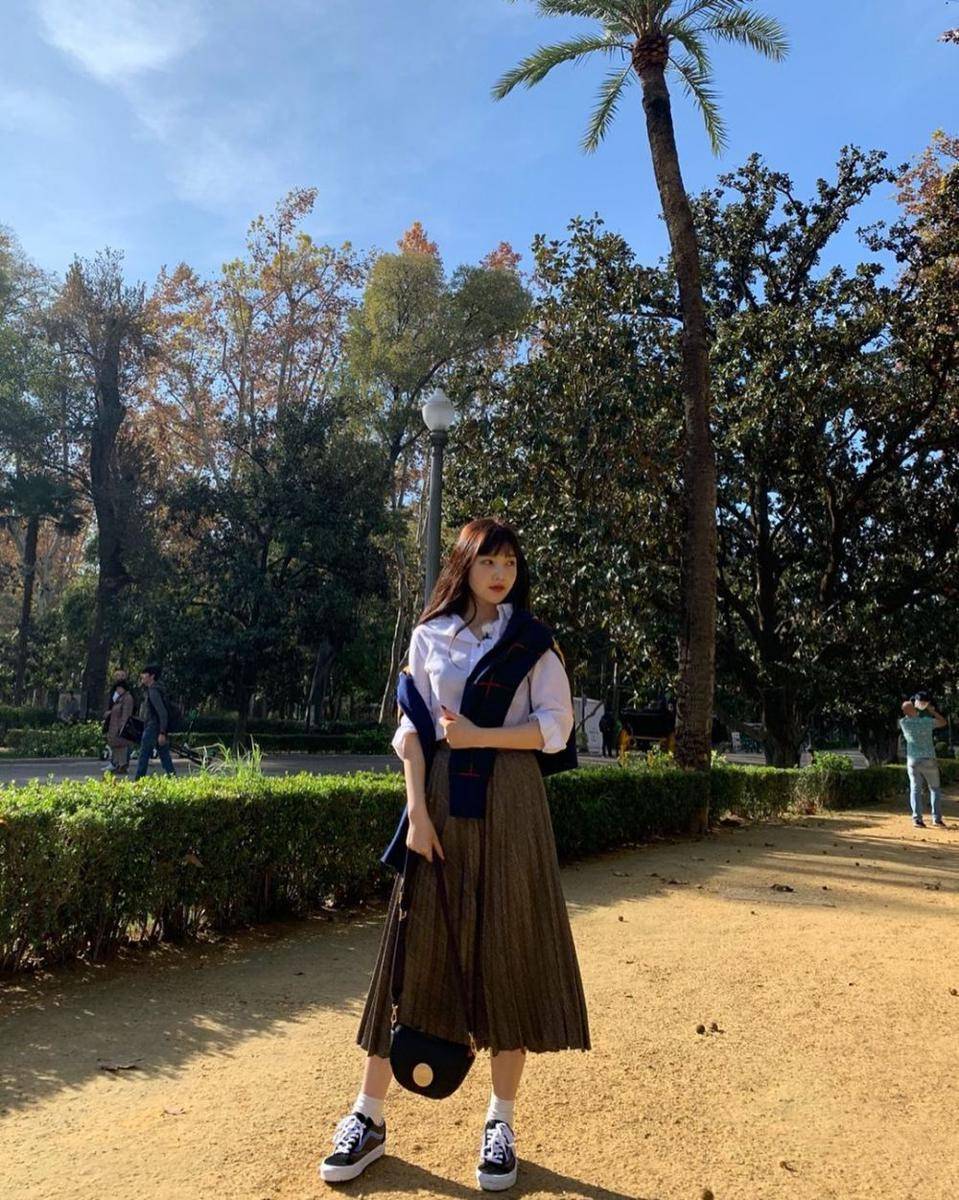 Rok ala Joy Red Velvet (instagram.com/_imyour_joy)