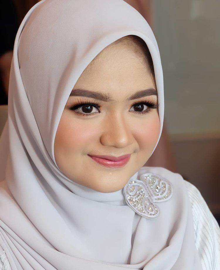 Puput (Instagram.com/sabilmakeup)
