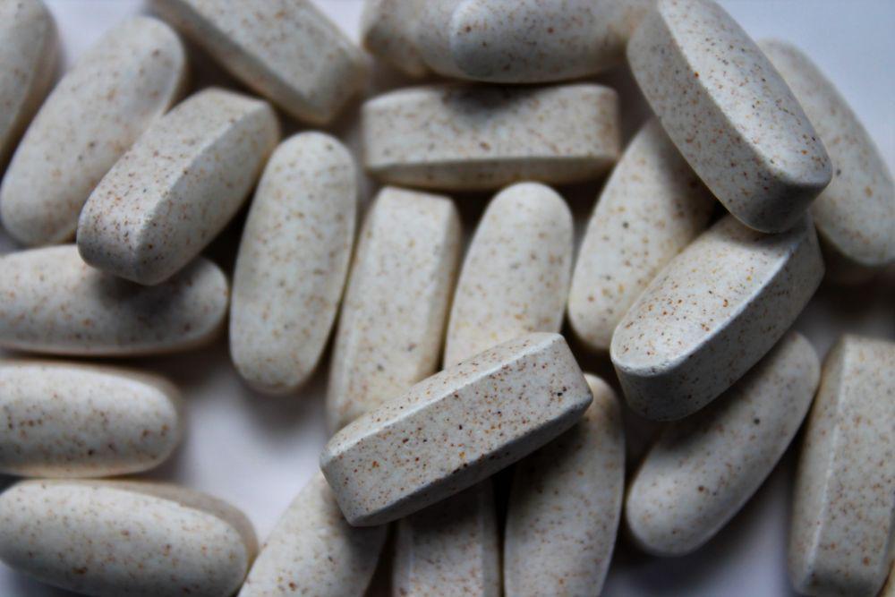 Attapulgite: Manfaat, Peringatan,  Dosis, Interaksi, Efek Samping