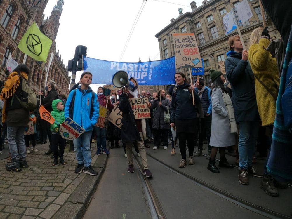 Aeshnina Azzahra (14) saat menghadiri Plastic health summit di Amsterdam dan kUN Climate Chane Conference of the Parties (COP 26) di Glasgow 28 Oktober 2021 lalu. Dokumentasi Istimewa