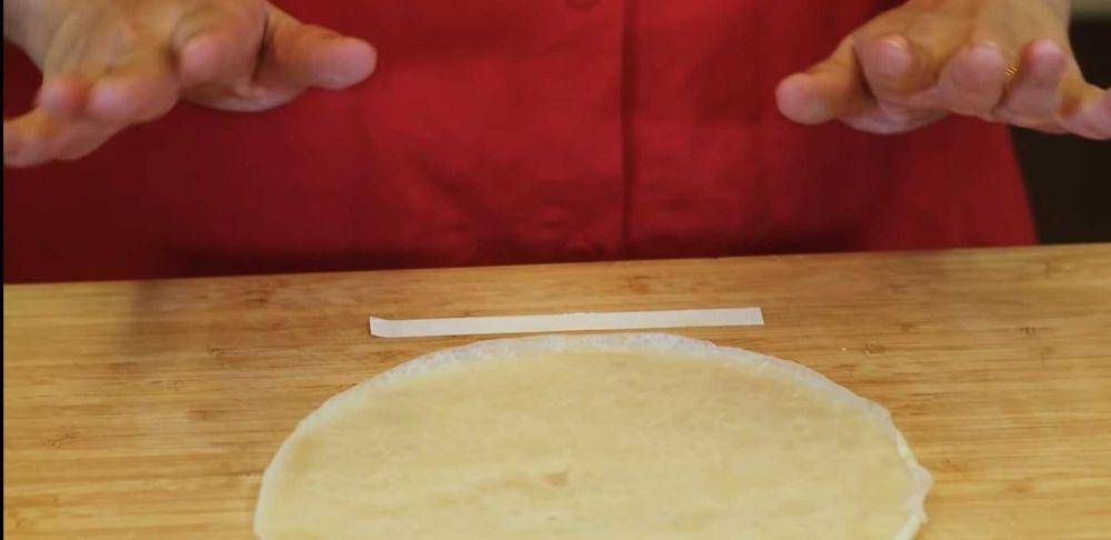 Tips agar ukuran risol seragam (youtube.com/Devina Hermawan)