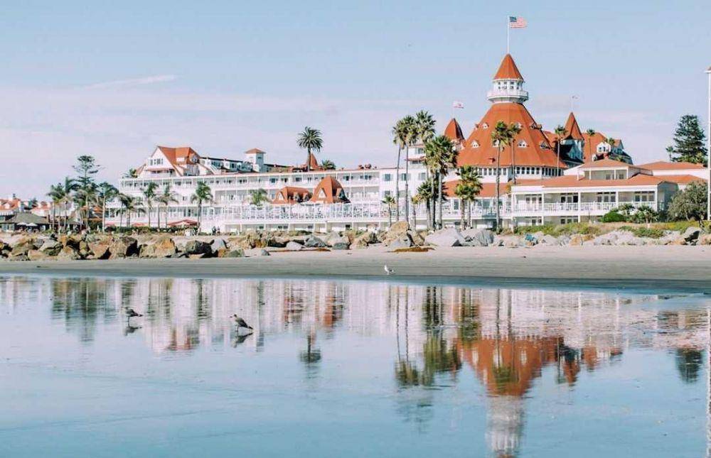 Coronado Beach (instagram.com/delcoronado)