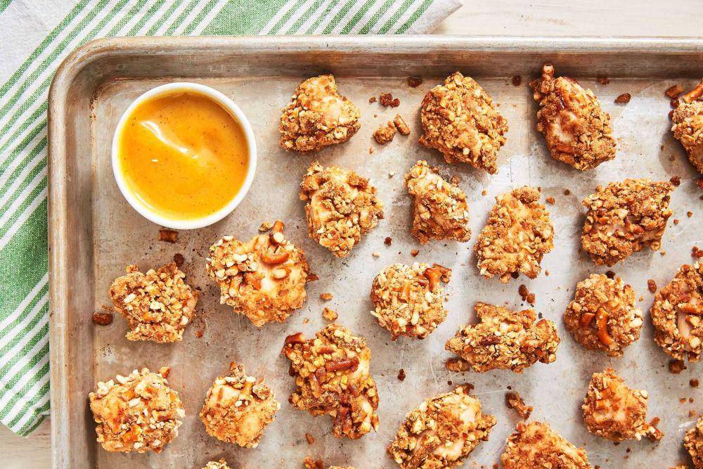 ilustrasi memanggang pretzel chicken (delish.com)