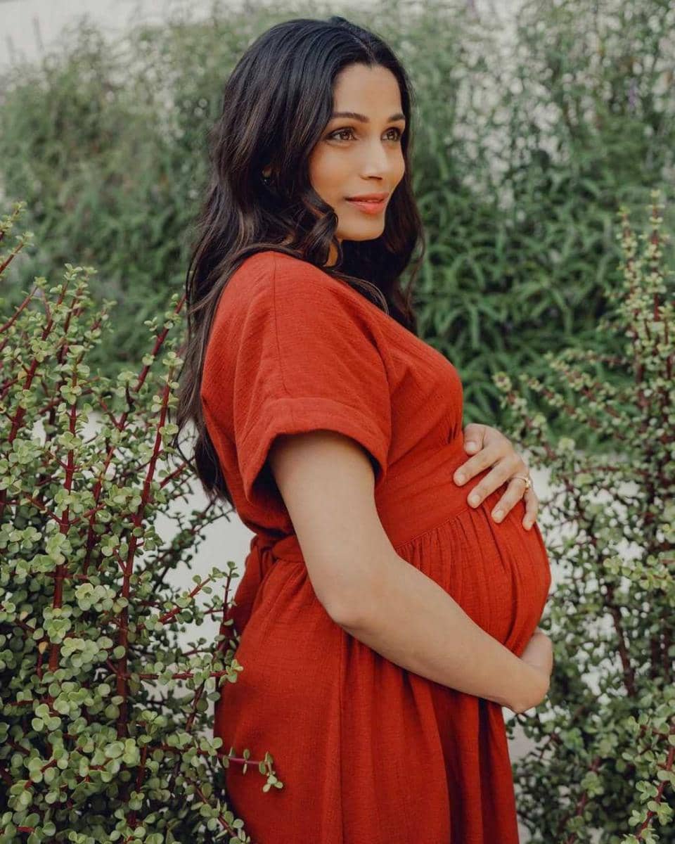 Freida Pinto (instagram.com/freidapinto)