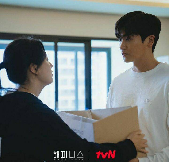 Park Hyung Sik dan Han Hyo Joo dalam cuplikan drama korea happiness (instagram.com/tvn_drama)