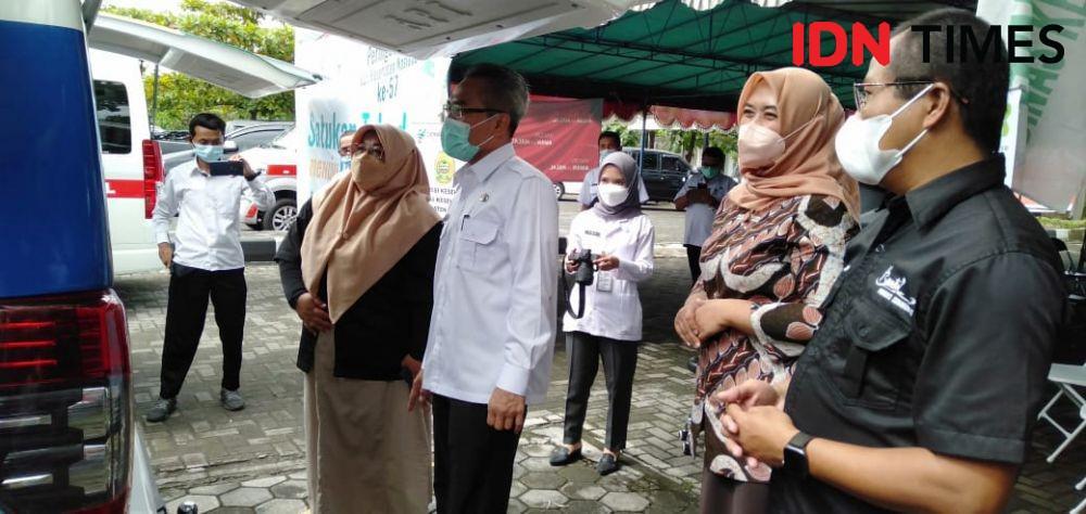 Bupati Bantul Abdul Halim Muslih.(baju putih).(IDN Times/Daruwaskita)