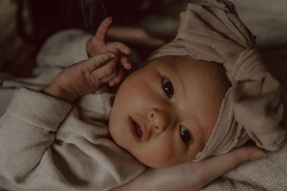 Imut Sejak Lahir! 9 Potret Baby Alanah, Putri Ghea D'Syawal