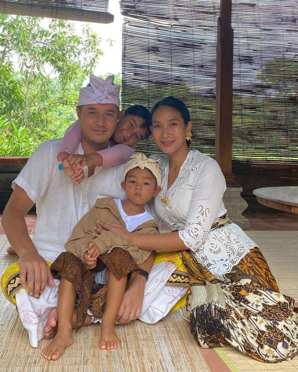 potret keluarga Happy Salma (instagram.com/happysalma)
