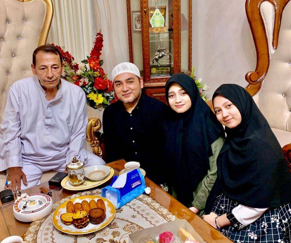 Veve Zulfikar dan keluarga (instagram.com/veve_zulfikar)