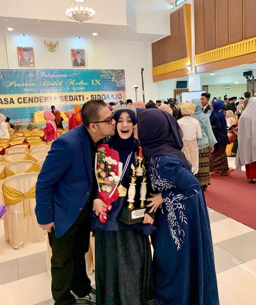 Veve Zulfikar dan keluarga (instagram.com/veve_zulfikar)
