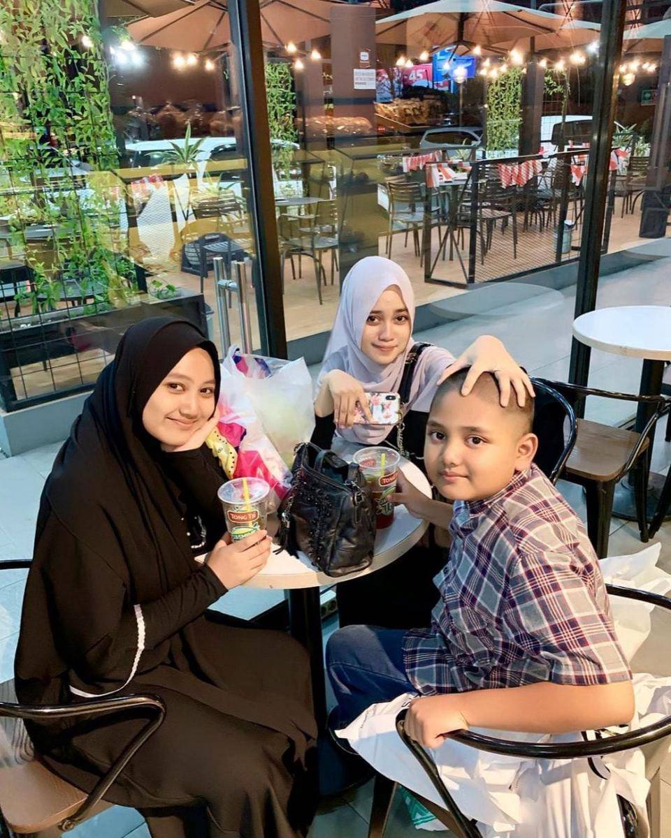 Veve Zulfikar dan keluarga (instagram.com/veve_zulfikar)
