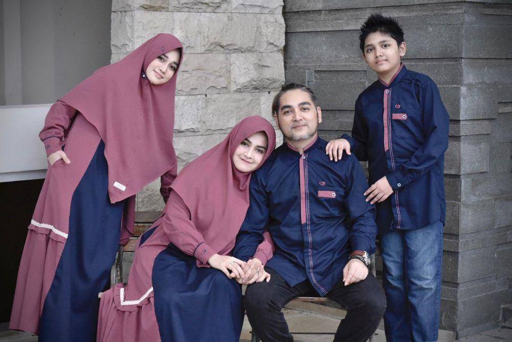 Veve Zulfikar dan keluarga (instagram.com/zulfikar_basyaiban)