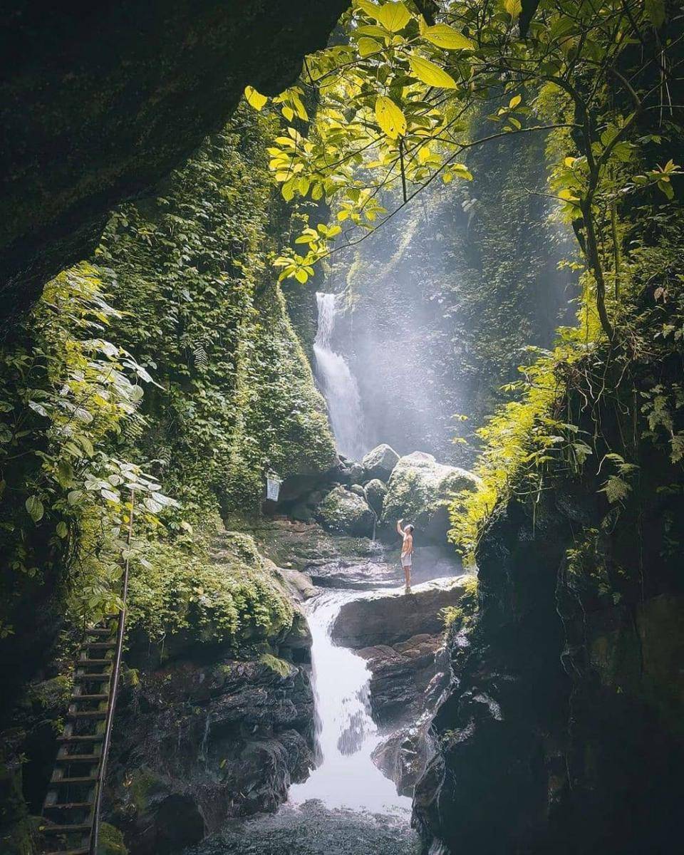 Curug walet (instagram.com/enjoybogor)