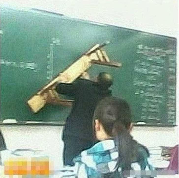 guru nulis di papan tulis (brightside.me)