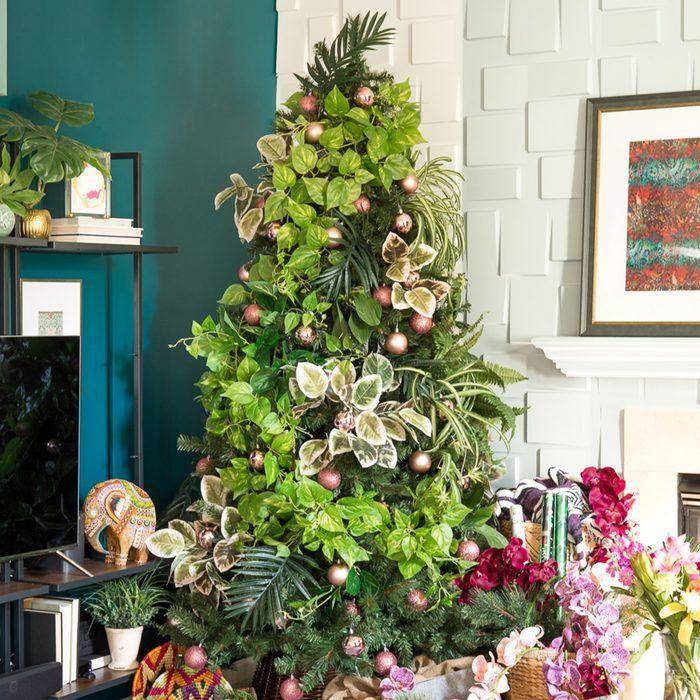 ilustrasi pohon natal bertema botanical (rd.com)