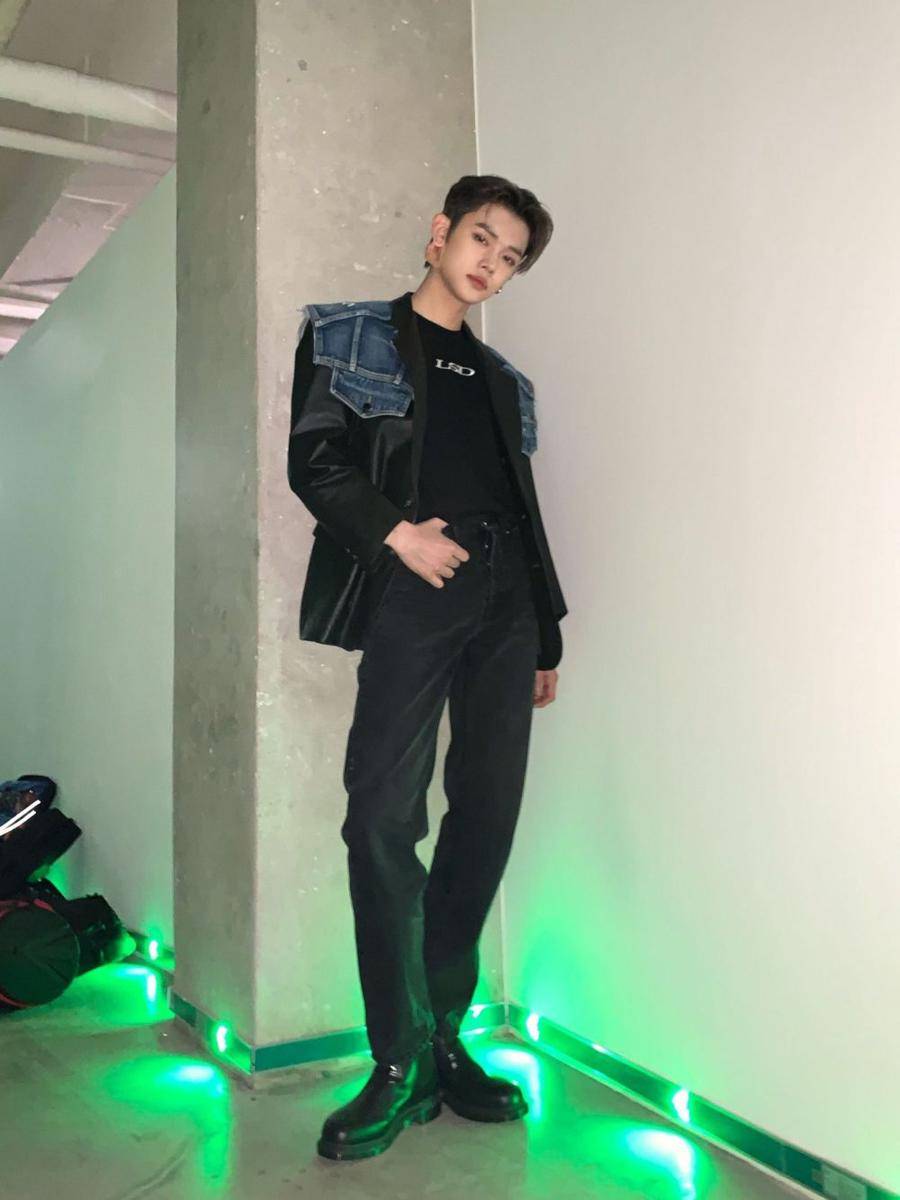 Outer Yeonjun TXT (twitter.com/translatingtxt)