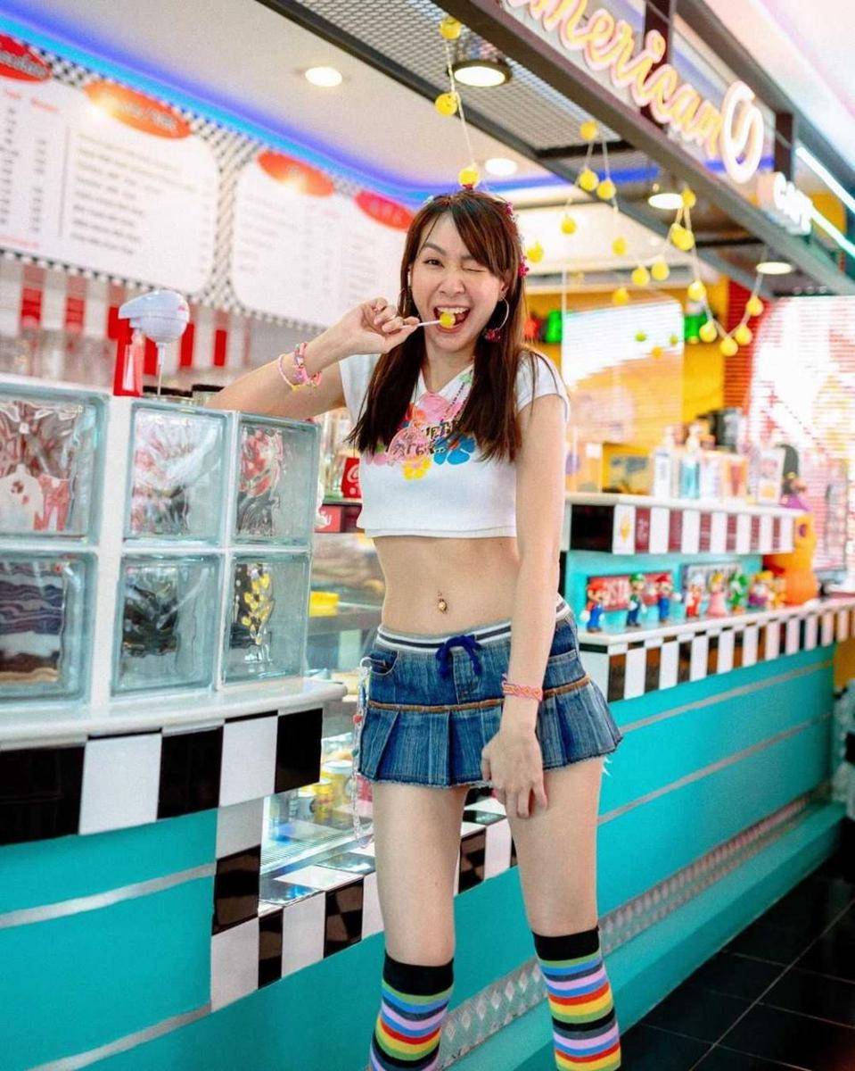 Rok ala Four Sakonrut (instagram.com/khunfour)