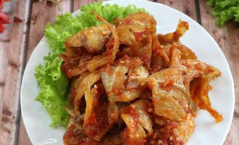 ilustrasi balado ikan asin (yummy.co.id/Wilia Tory)
