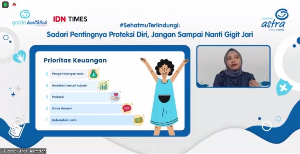 Certified Financial Planner Annisa Steviani dalam acara #SehatmuTerlindungi: Sadari Pentingnya Proteksi Diri, Jangan Sampai Nanti Gigit Jari yang diadakan Asuransi Astra dan IDN Times (Tangkapan Layar Zoom/Ezri TS)