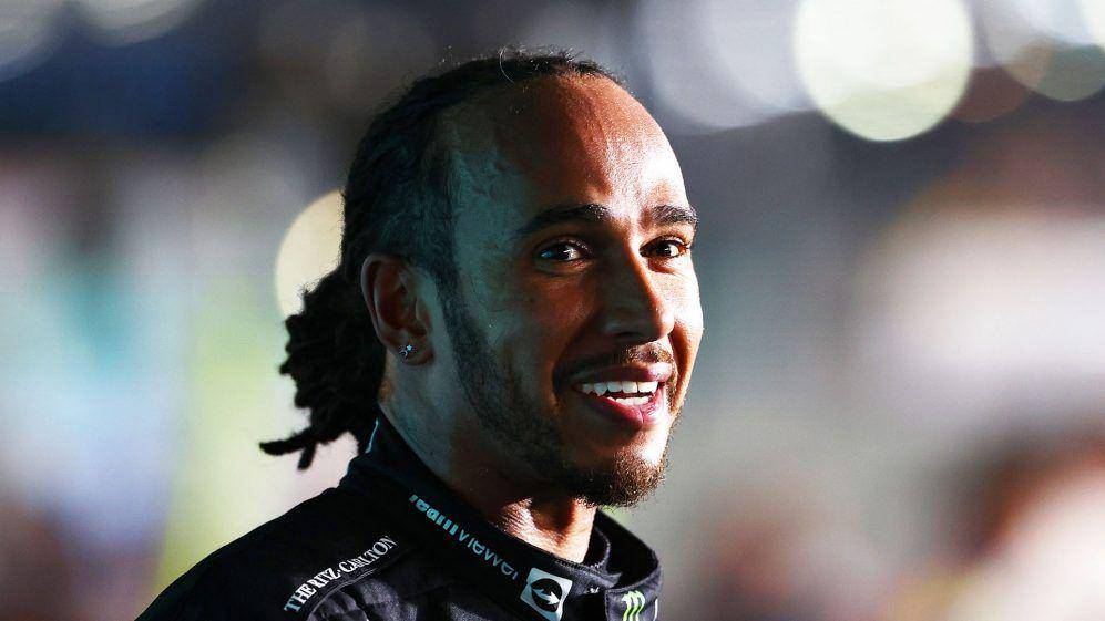 pembalap Mercedes Lewis Hamilton (formula1.com)
