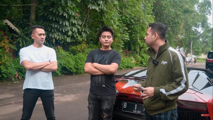 Ade dan Hardy bersama Raffi Ahmad (youtube.com/Hardy Classic Car Interior)