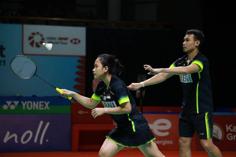 Ganda campuran Rinov Rivaldy/Pitha Haningtyas Mentari di Indonesia Open 2021. (dok. Humas PP PBSI Indonesia)
