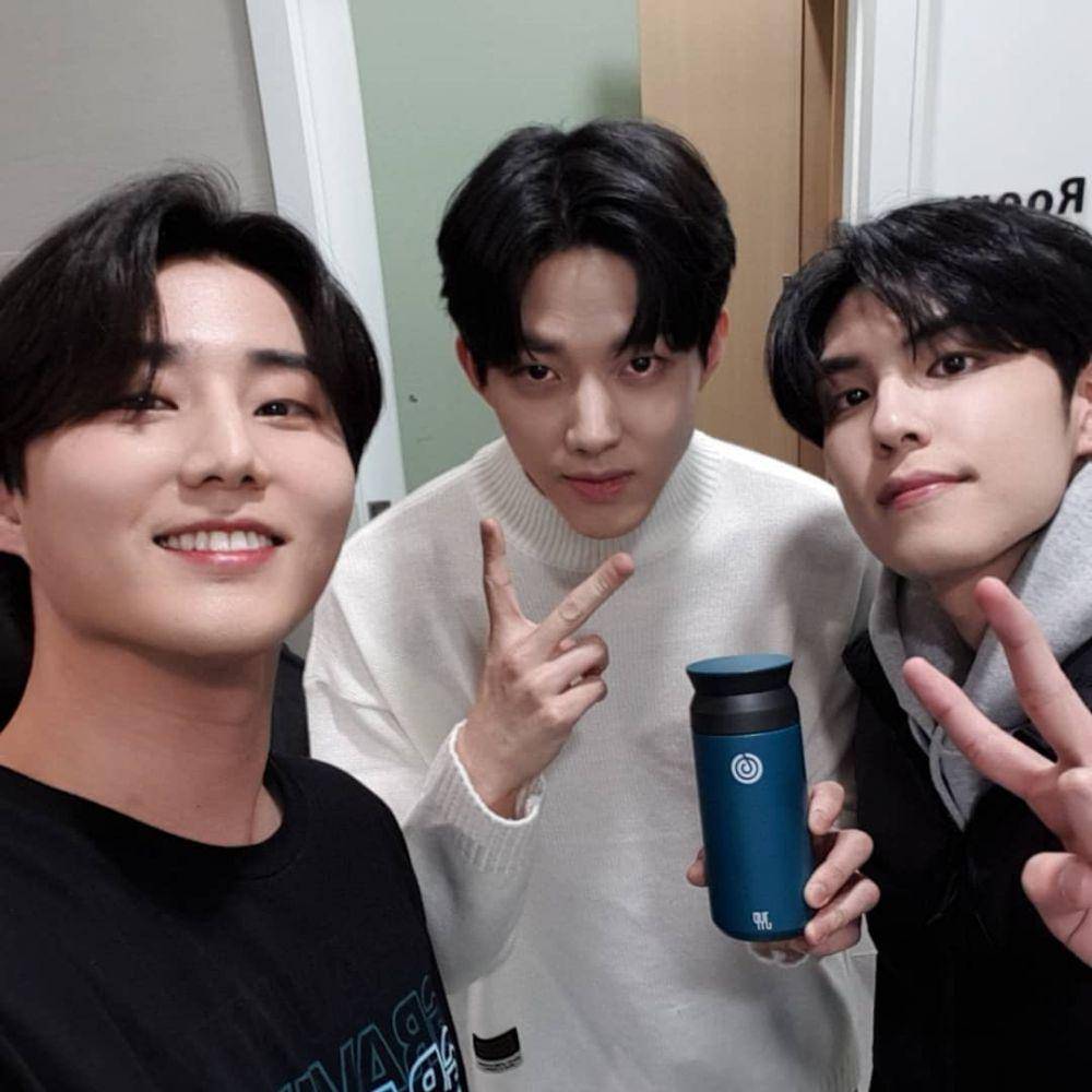 Young K bersama Wonpil dan Dowoon (instagram.com/day6kilogram)