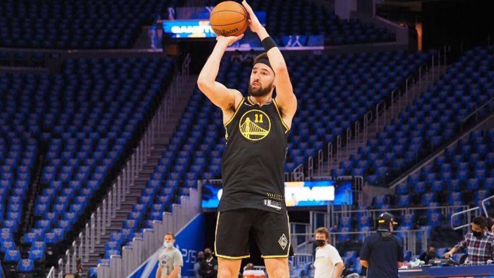 Klay Thompson mulai kembali berlatih. (marca.com)