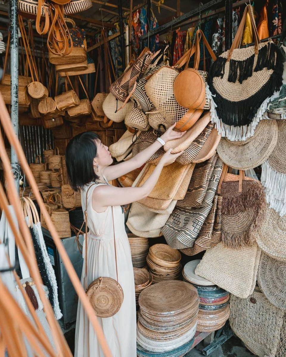 Tas ramah lingkungan (instagram.com/thewanderingvyn)
