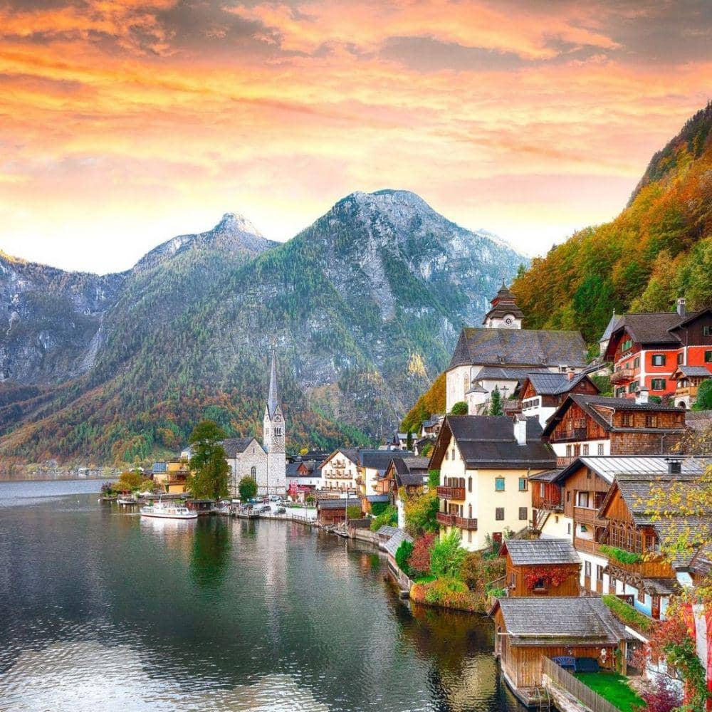 Hallstatt (instagram.com/tripmasterstravel)