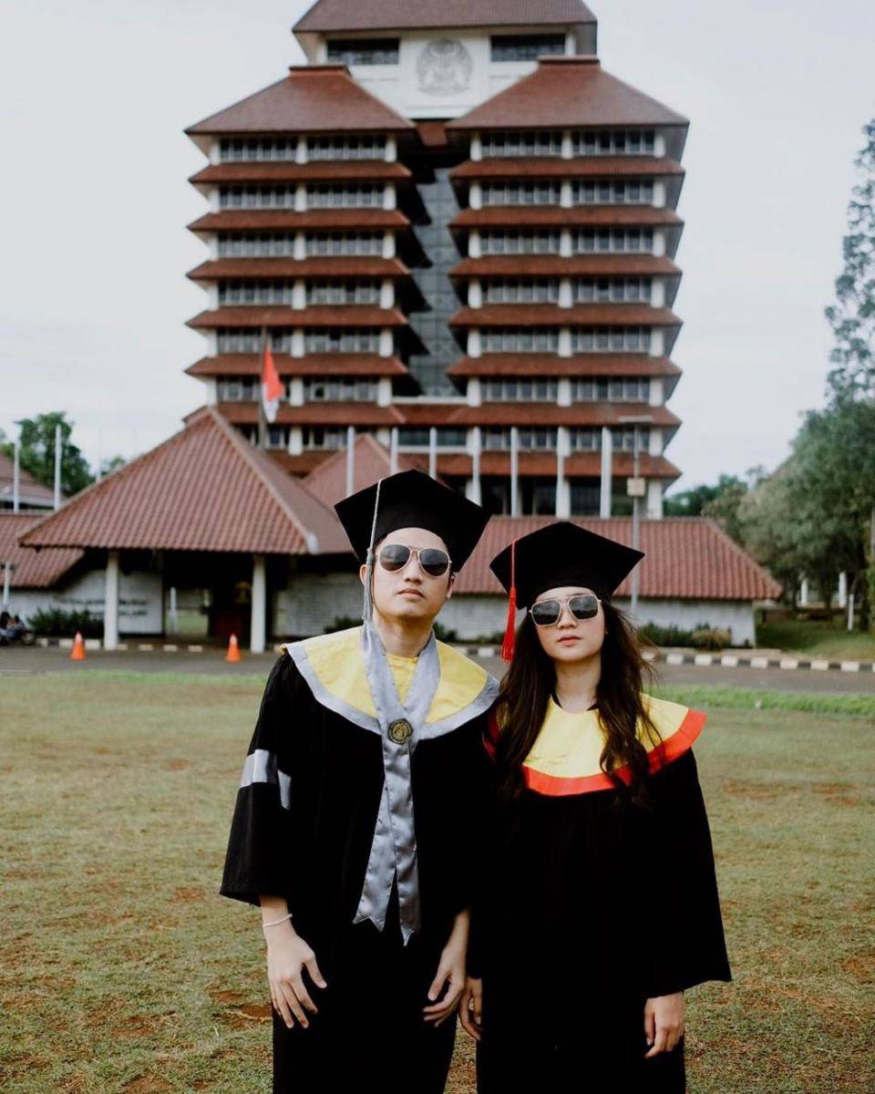 Febby Rastanty di momen wisuda sang adik (instagram.com/febbyrastanty)