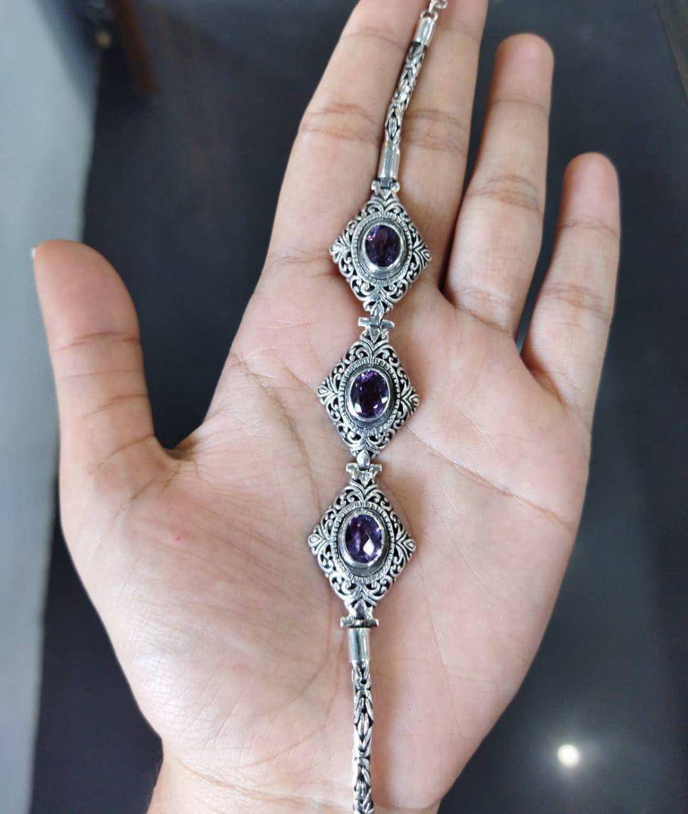 Perhiasan perak (instagram.com/ayusanbalijewelry)