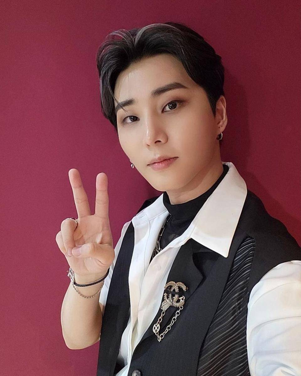 Young K (instagram.com/day6kilogram)