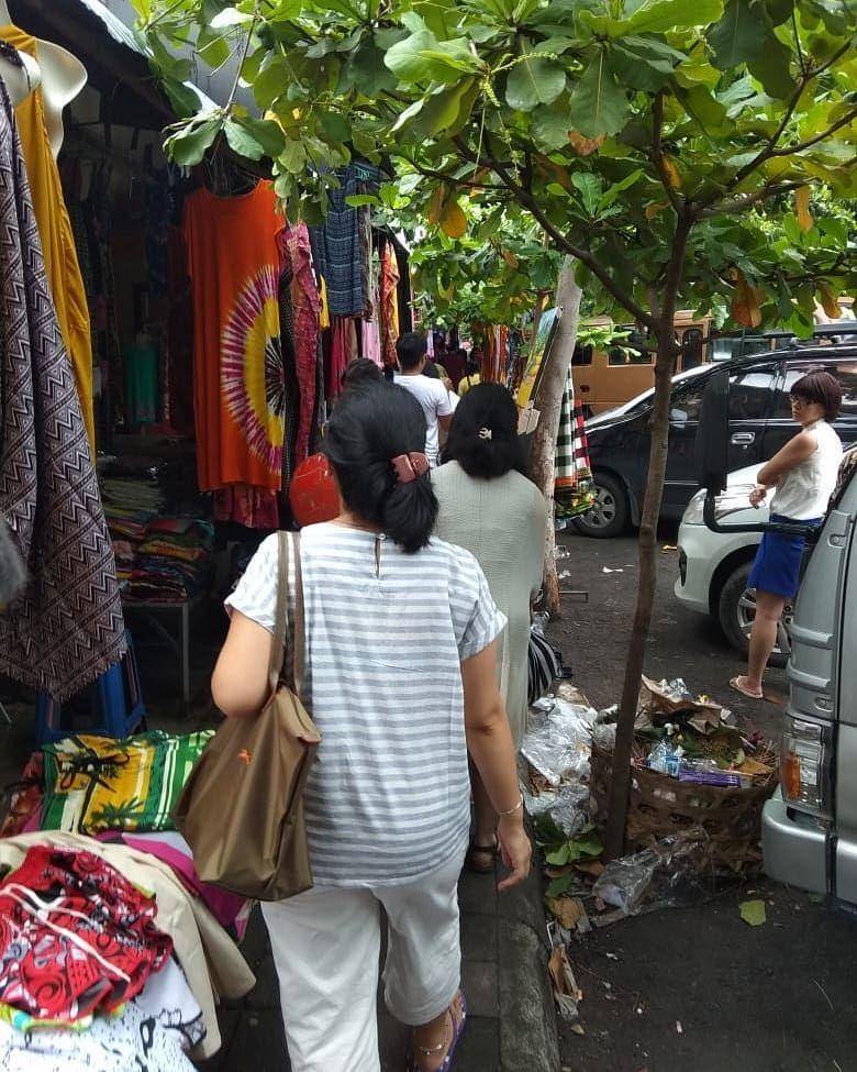 Baju Bali (instagram.com/nensipransiskapurba)