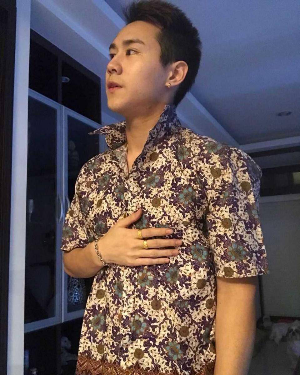Yang Po Han memakai baju batik. (instagram.com/yang_po_han940313)