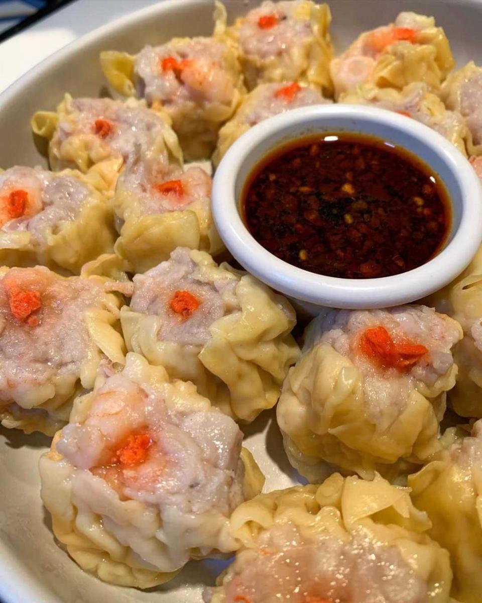 dimsum (instagram.com/chiieelovestoto)