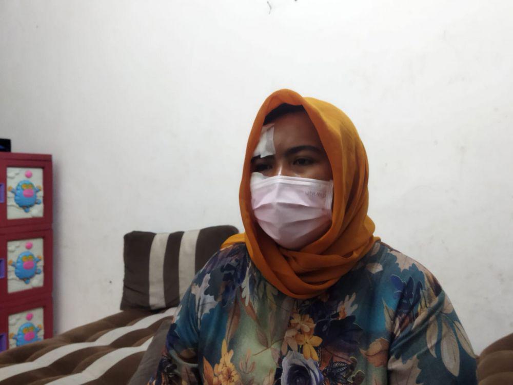 Zha Eka Wulandari saat memberi keterangan usai mengalami kecelakaan. IDN Times/Alfi Ramadana