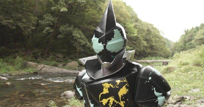 Kagero yang merasuki Daiji Igarashi sebagai Kamen Rider Evil. (Toei/Kamen Rider Revice)